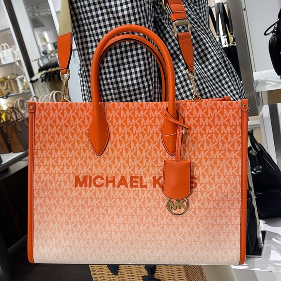 Michael Kors Mirella Medium Ombré Logo Tote Bag
Poppy
NWT - Picture 5 of 16